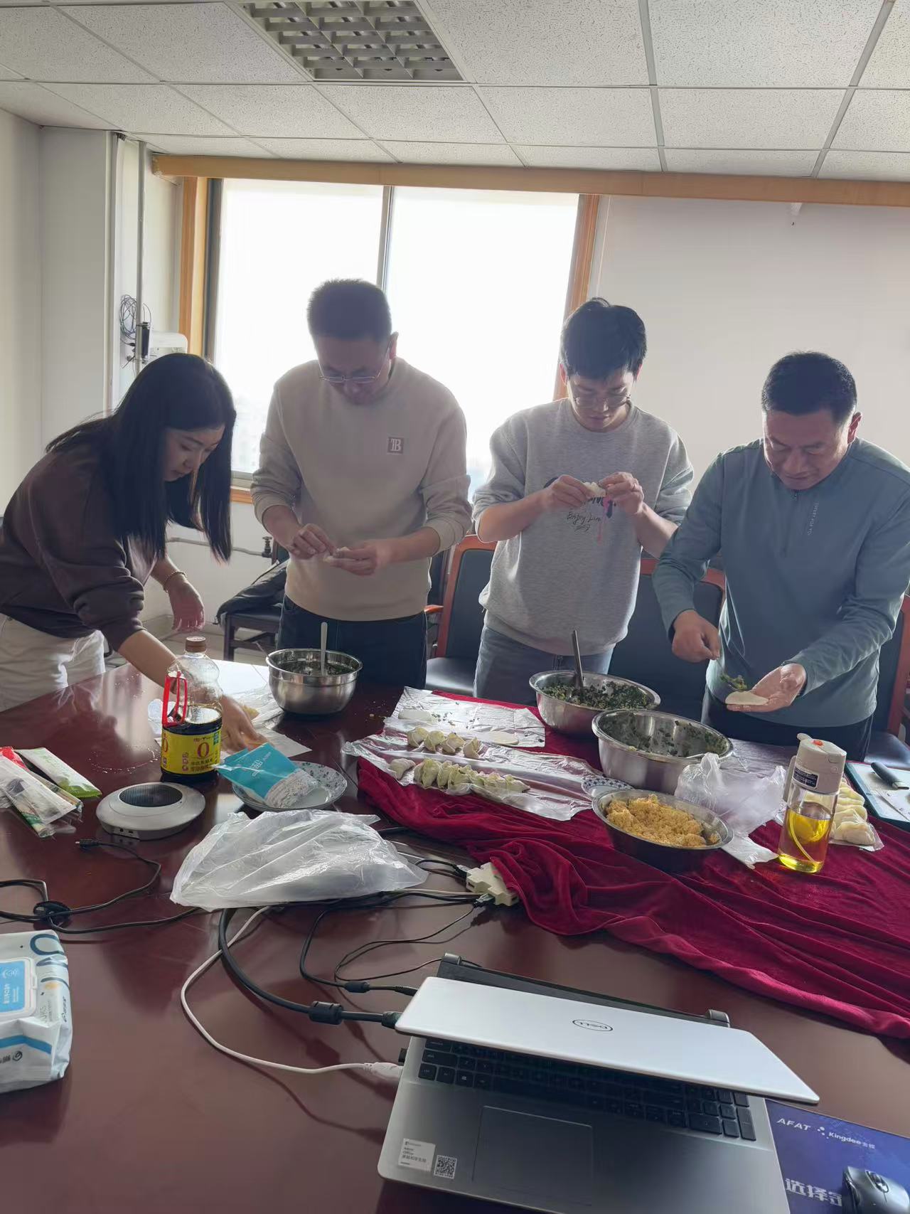 冬至情暖，共“包”团圆