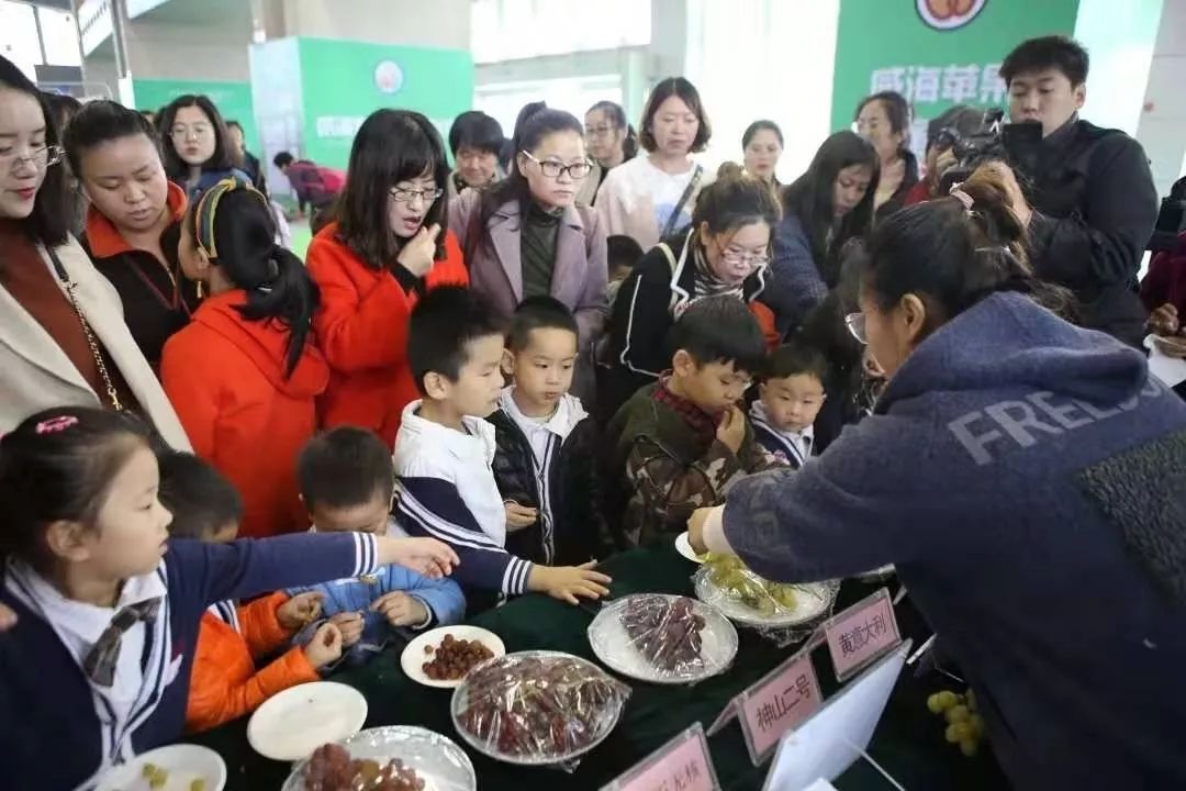 科润应邀参加威海市第三届知名农产品展暨第十届苹果擂台赛，助力农产品质量安全，实现农业信息化！